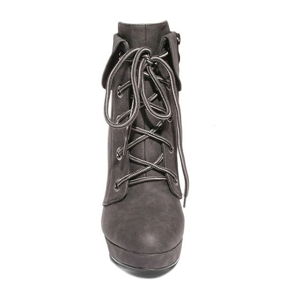 2 Lips Too Women’s Lace Up Booties Size 11 Grey Faux Suede Lucy Short Rise - Picture 4 of 15